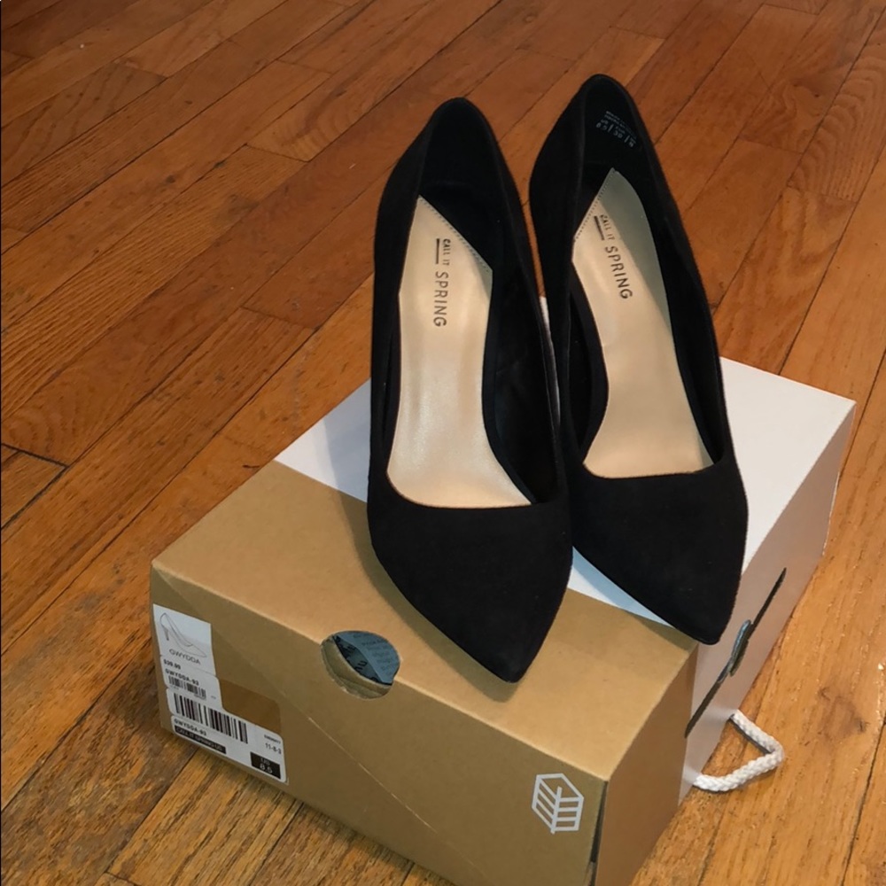 Black pumps 8.5